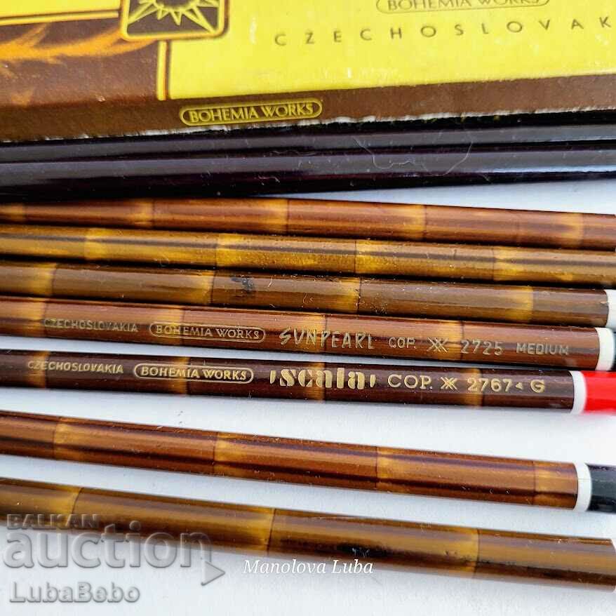 Retro colored pencils in original cardboard box. - 6 Retro colored pencils in original cardboard box. - 6