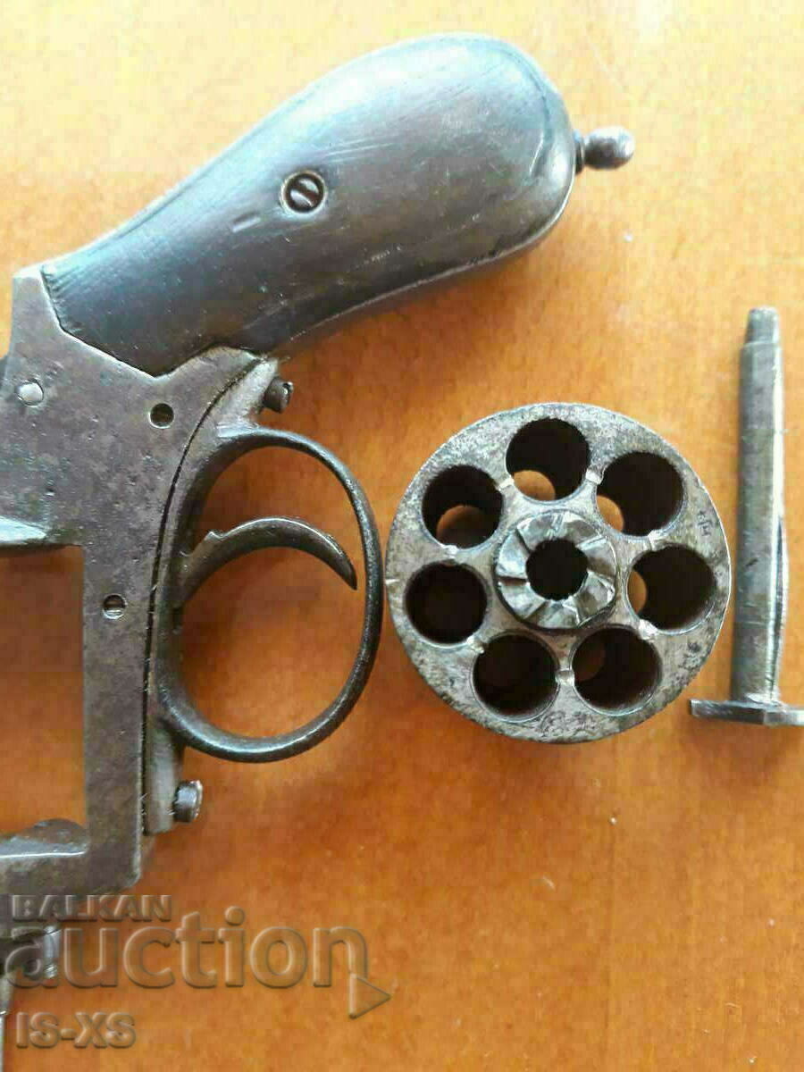 Revolver 19th century. - 7