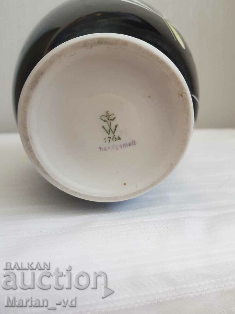 Delivery of Old hand painted WALLENDORF vase Delivery of Old hand painted WALLENDORF vase