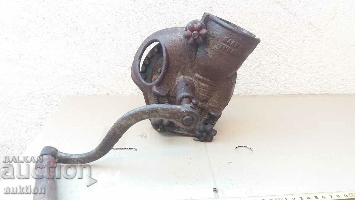 MAȘINĂ VECHE DE PORUMB MASSIV cu preț 16.99 BGN | € 8.69