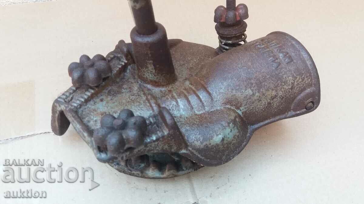 Livrarea MAȘINĂ VECHE DE PORUMB MASSIV