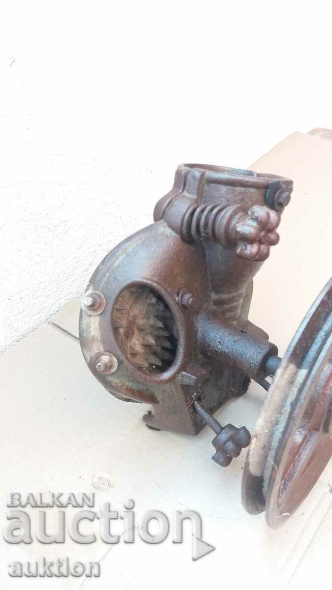 Auction MASSIVE CORN GRINDER Auction MASSIVE CORN GRINDER