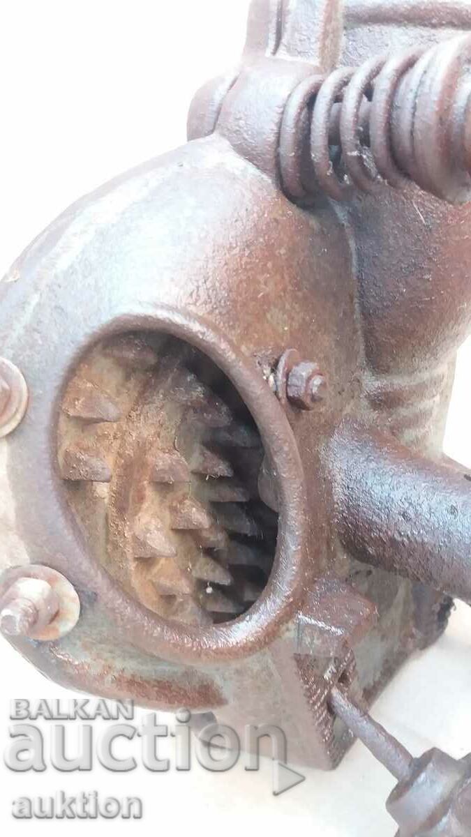 Delivery of MASSIVE CORN GRINDER Delivery of MASSIVE CORN GRINDER