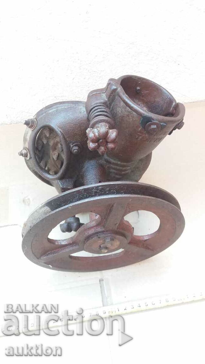 MASSIVE CORN GRINDER - 5 MASSIVE CORN GRINDER - 5