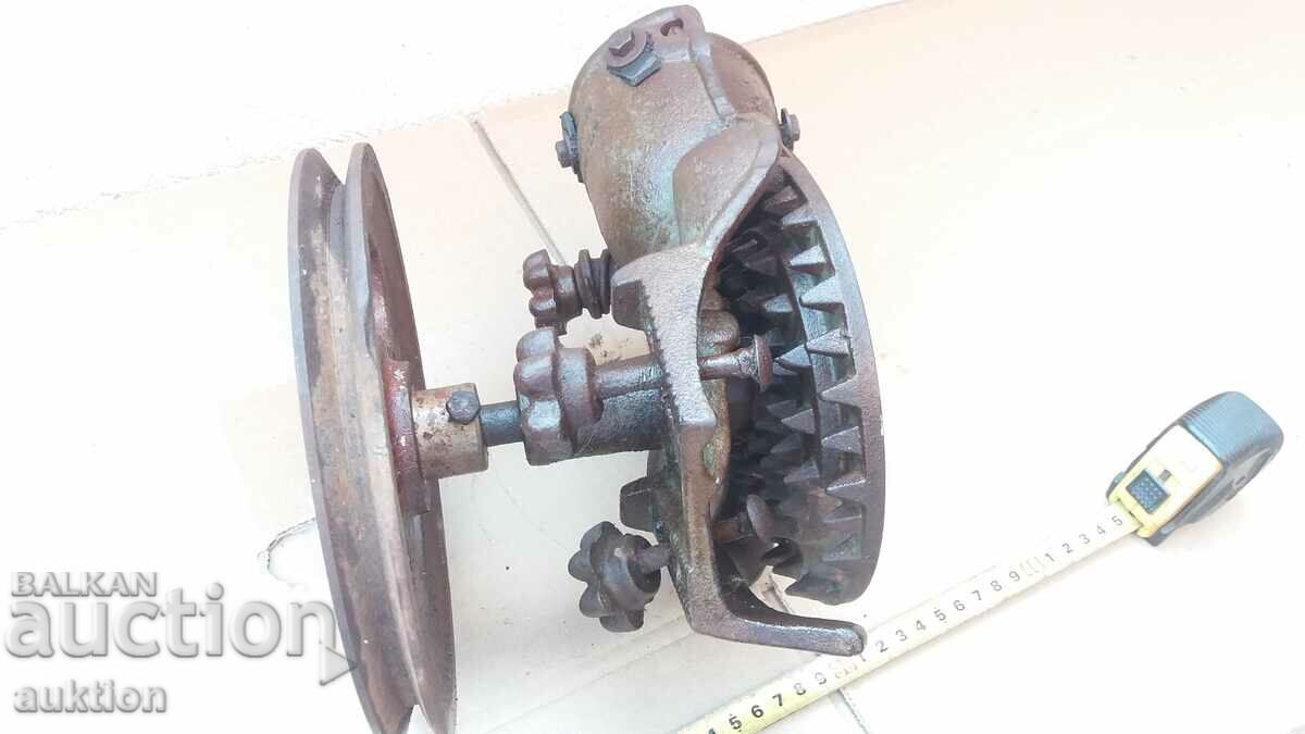 MASSIVE CORN GRINDER - 7 MASSIVE CORN GRINDER - 7