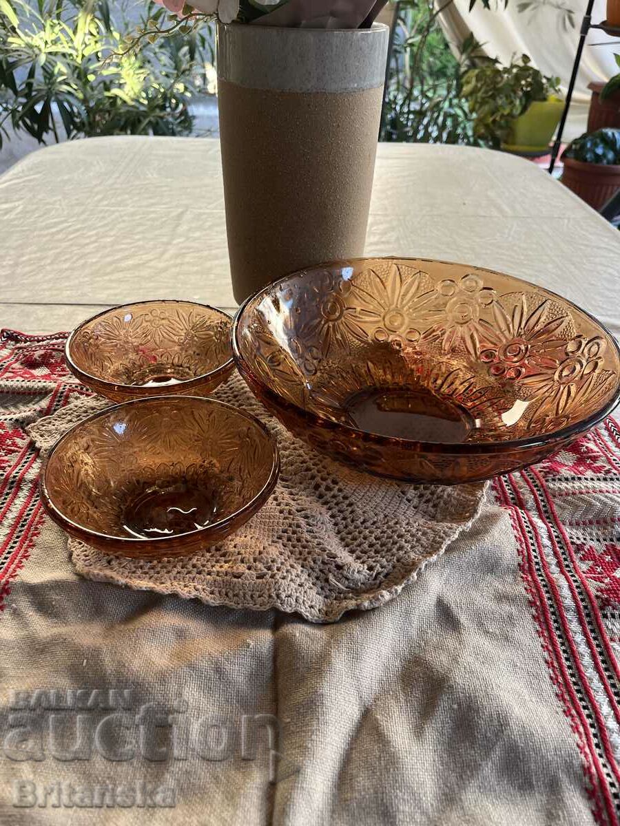 Glass fruit bowl