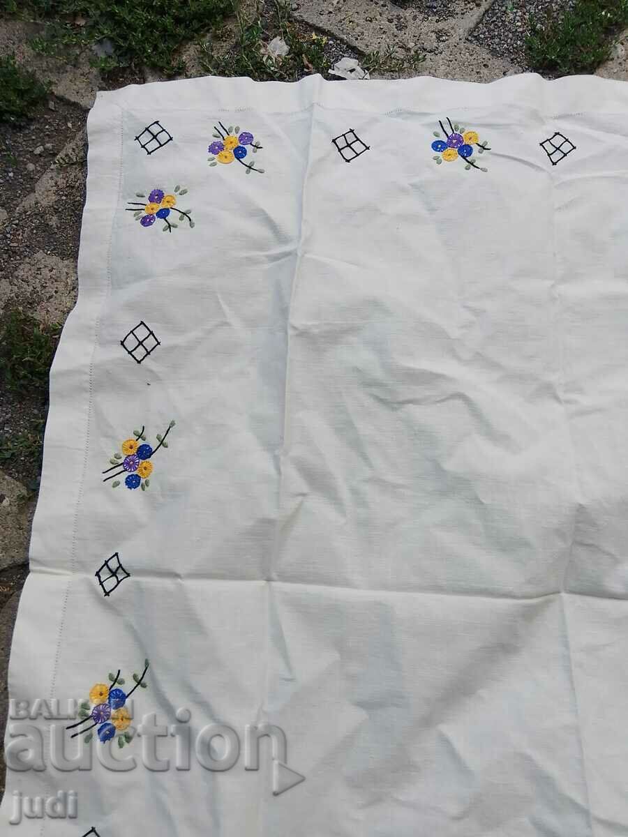 Fata de masa cu broderie noua cu preț 30.00 BGN | € 15.34 Fata de masa cu broderie noua cu preț 30.00 BGN | € 15.34