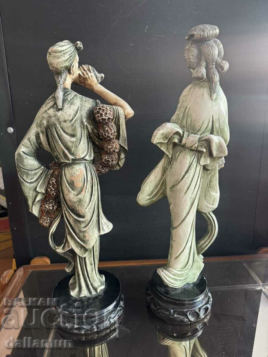 Παράδοση Ένα ζευγάρι ειδώλια αντίκες για διακόσμηση Παράδοση Ένα ζευγάρι ειδώλια αντίκες για διακόσμηση