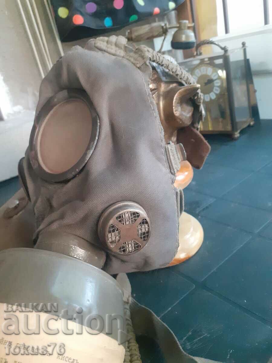 Mască de gaz imperială Fabrica militară de stat Kazanlak - Arsenal cu preț 290.00 BGN | € 148.27 Mască de gaz imperială Fabrica militară de stat Kazanlak - Arsenal cu preț 290.00 BGN | € 148.27