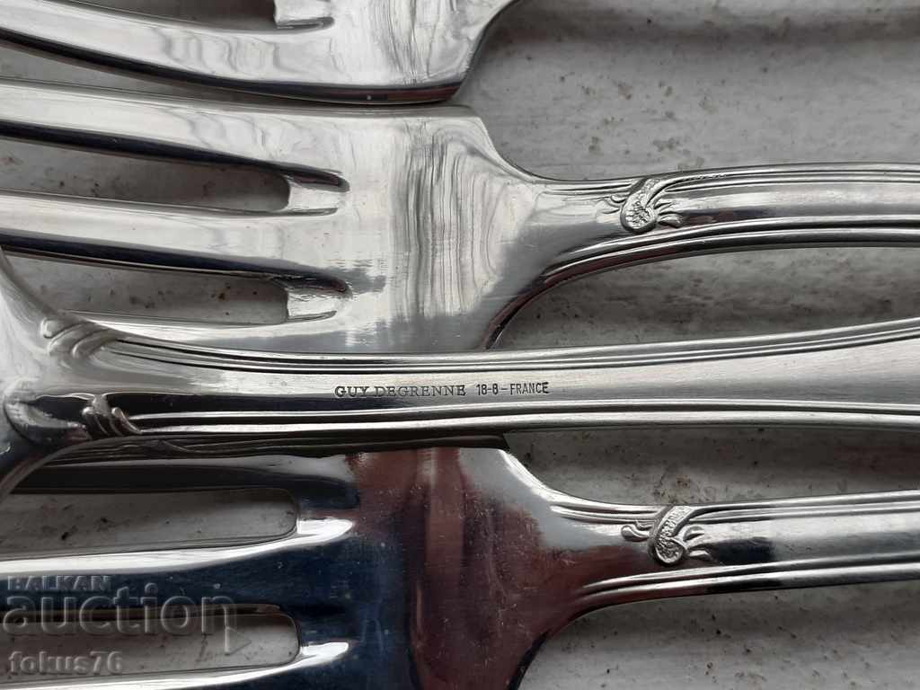 Παράδοση Ένα σετ επώνυμων πολυτελών πιρουνιών Guy Degrenne με επάργυρο Παράδοση Ένα σετ επώνυμων πολυτελών πιρουνιών Guy Degrenne με επάργυρο