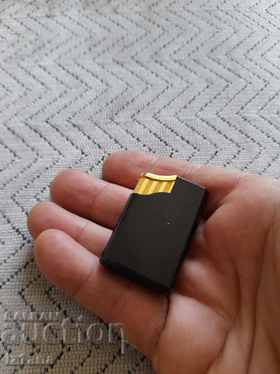 Auction Old Rothmans lighter Auction Old Rothmans lighter