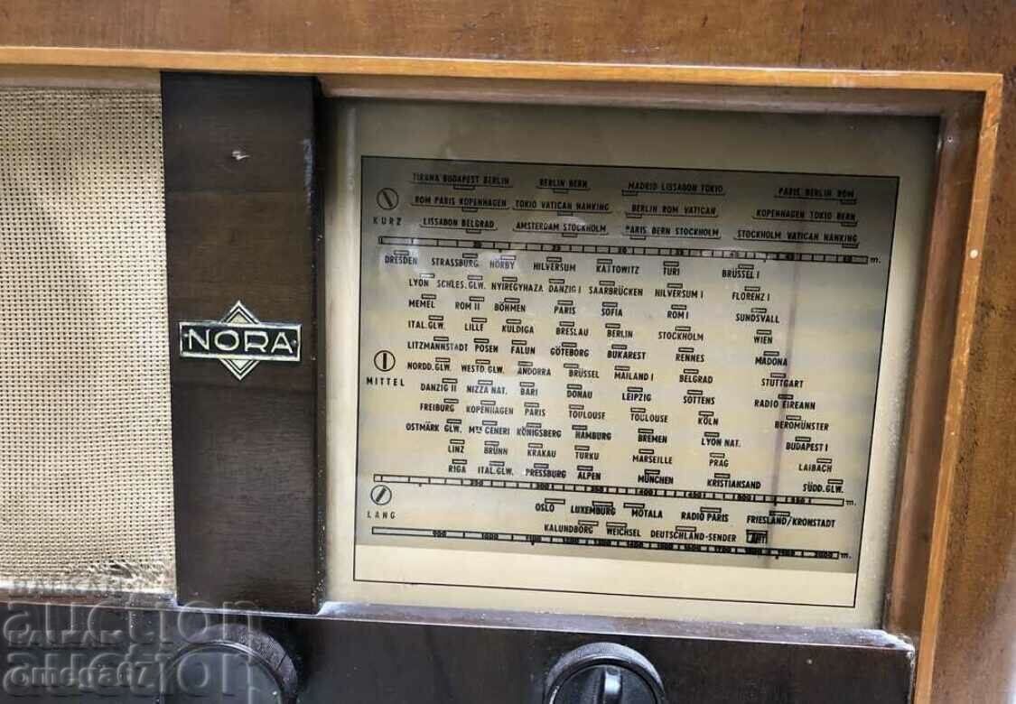 Radio vechi NORA Berlin FW 69-H din 1940 cu preț € 180.00 | 352.05 BGN Radio vechi NORA Berlin FW 69-H din 1940 cu preț € 180.00 | 352.05 BGN