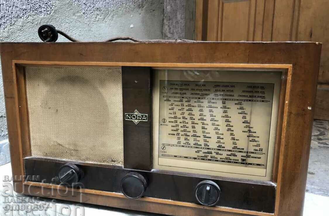 Licitație Radio vechi NORA Berlin FW 69-H din 1940 Licitație Radio vechi NORA Berlin FW 69-H din 1940