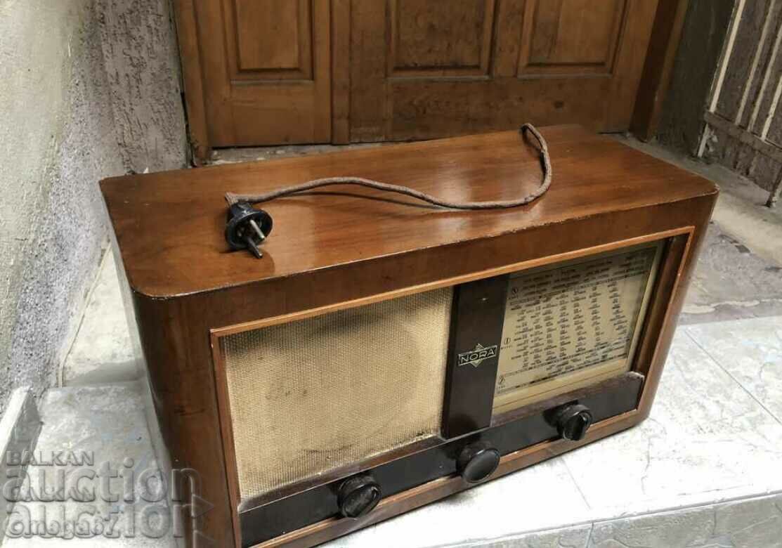 Radio vechi NORA Berlin FW 69-H din 1940 Radio vechi NORA Berlin FW 69-H din 1940
