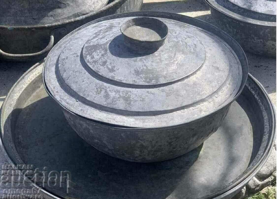 Copper dishes, furniture from a Bulgarian revival house - 19th century. - 6 Copper dishes, furniture from a Bulgarian revival house - 19th century. - 6