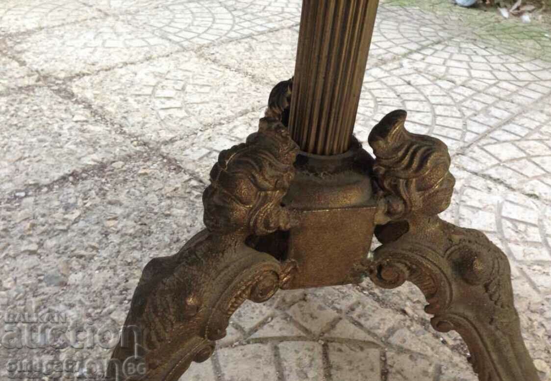 Auction A unique vintage Empire table with a fossil marble top! Auction A unique vintage Empire table with a fossil marble top!