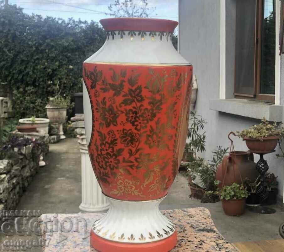 Unique porcelain vase from 1967 Nikola Y. Vaptsarov!!! with price 500.00 BGN | € 255.65 Unique porcelain vase from 1967 Nikola Y. Vaptsarov!!! with price 500.00 BGN | € 255.65