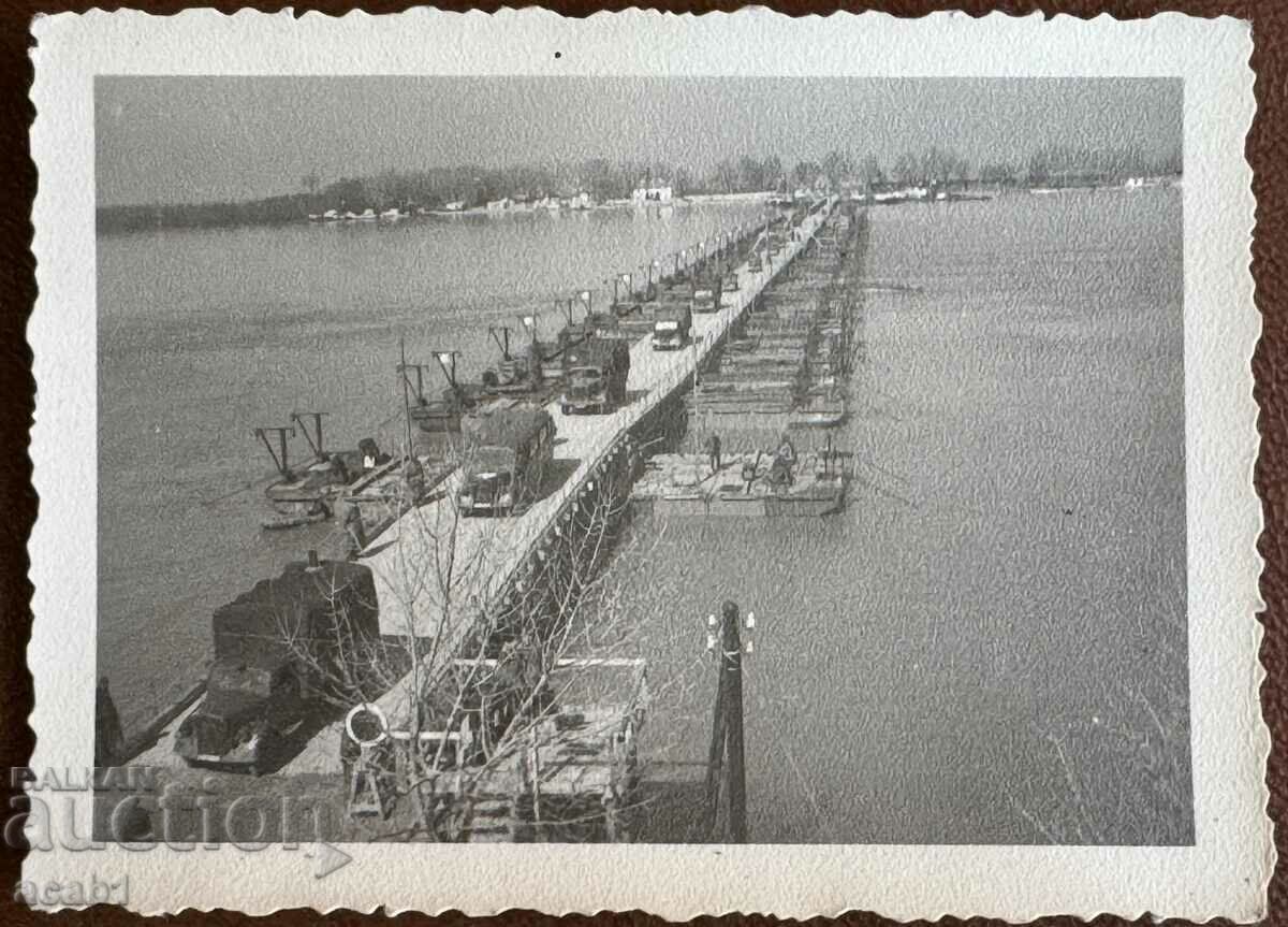 Pontoon Crossing the Voenni River