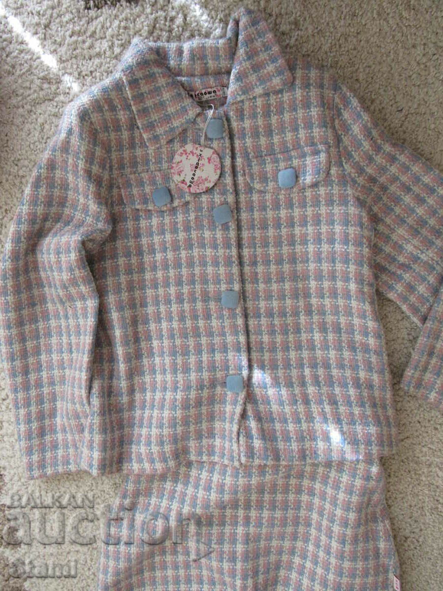 New suit skirt and jacket size 150 with price 25.00 BGN | € 12.78 New suit skirt and jacket size 150 with price 25.00 BGN | € 12.78