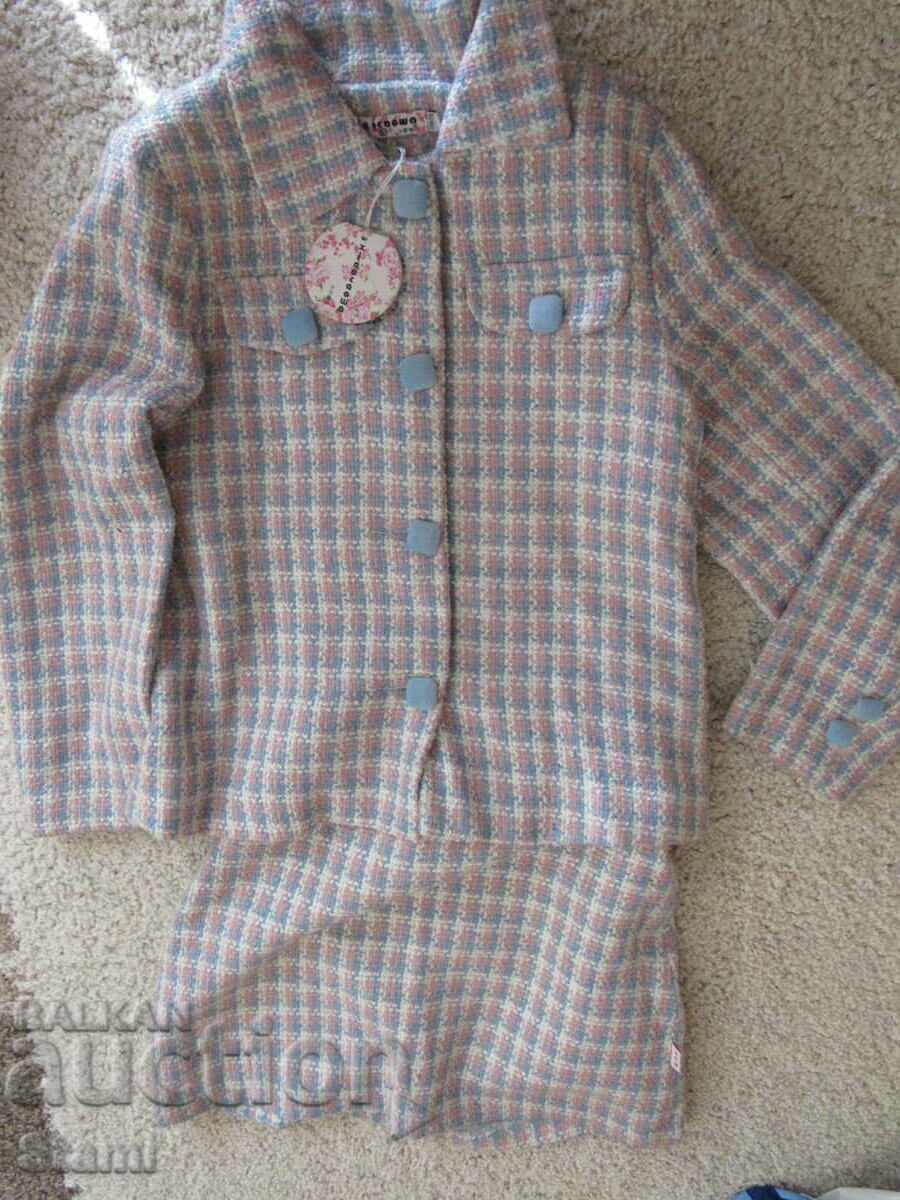 Auction New suit skirt and jacket size 150 Auction New suit skirt and jacket size 150