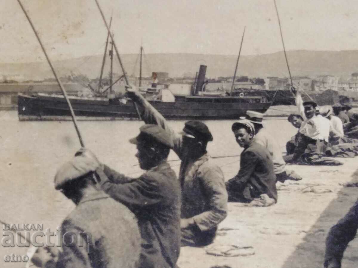 1935. ΒΑΣΙΛΙΚΗ ΦΩΤΟΓΡΑΦΙΑ, ΒΑΡΝΑ, ψαράδες, ψαράδες