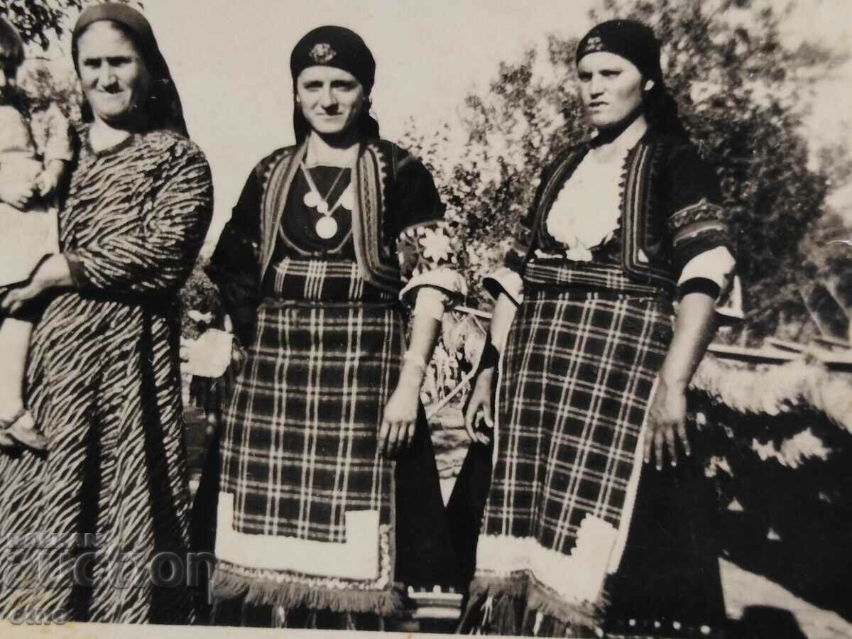 Topolovgrad, ROYAL PICTURE - COSTUME with price 15.00 BGN | € 7.67