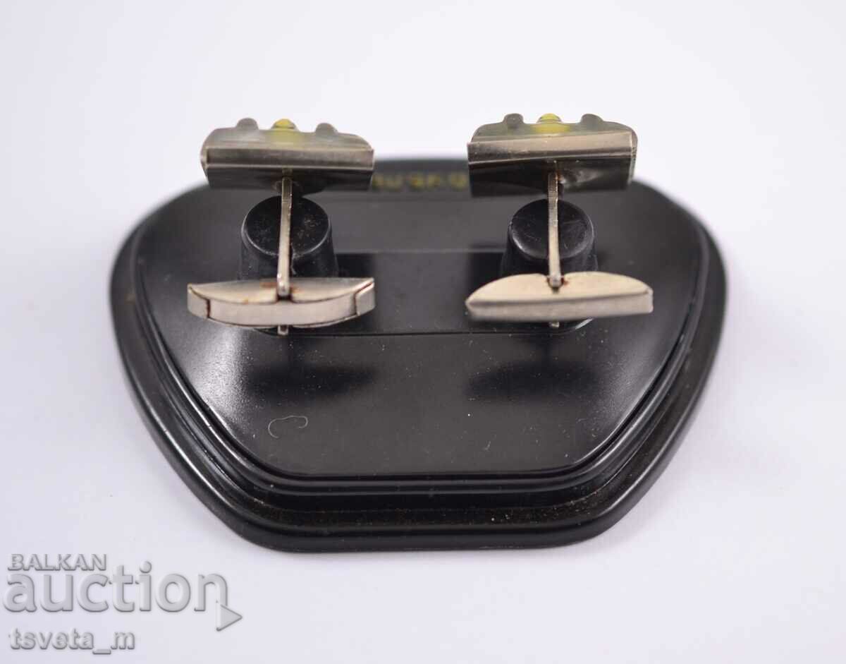 Стоманени стари копчета за ръкавели 70-те години, бутонели с цена 5.00 лв. | € 2.56 Стоманени стари копчета за ръкавели 70-те години, бутонели с цена 5.00 лв. | € 2.56