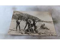 Photo Man and boys on the beach