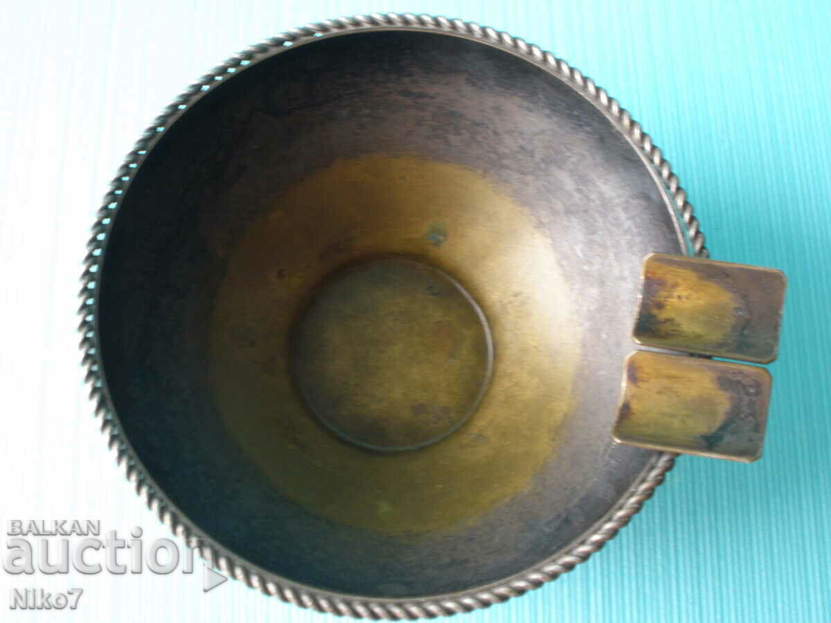 Аукцион Старинен,масивен,бронзов пепелник за пури. Аукцион Старинен,масивен,бронзов пепелник за пури.