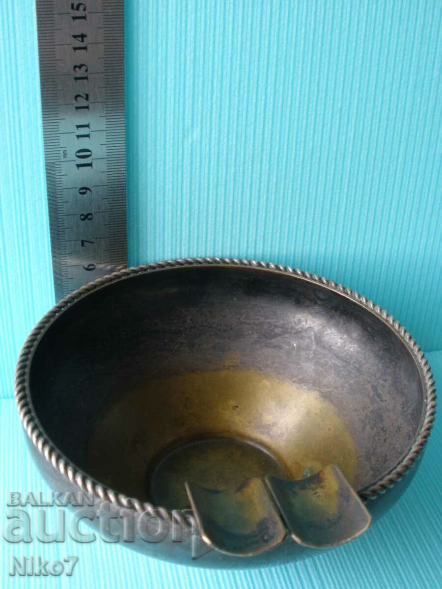 Antique, massive, bronze ashtray for cigars. - 6 Antique, massive, bronze ashtray for cigars. - 6