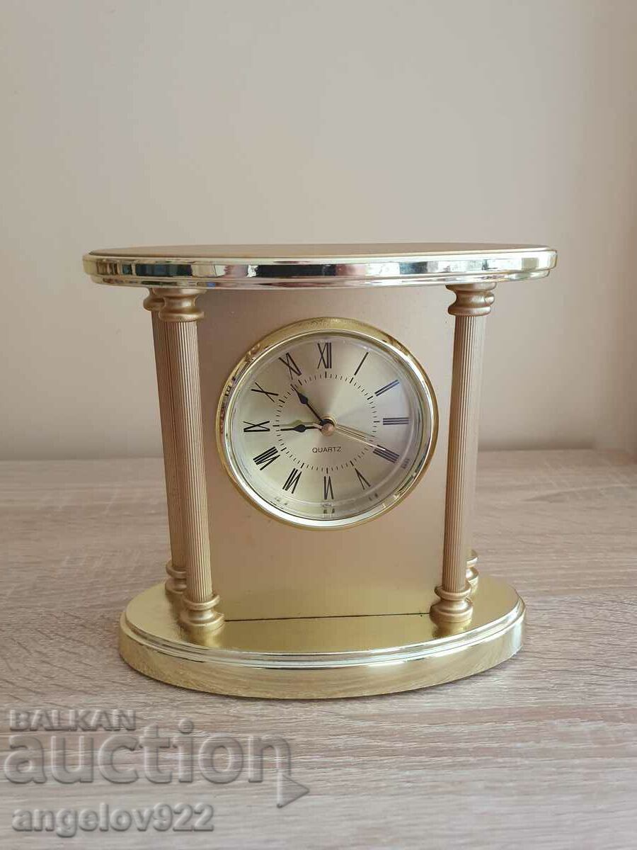 A beautiful quartz desk clock!