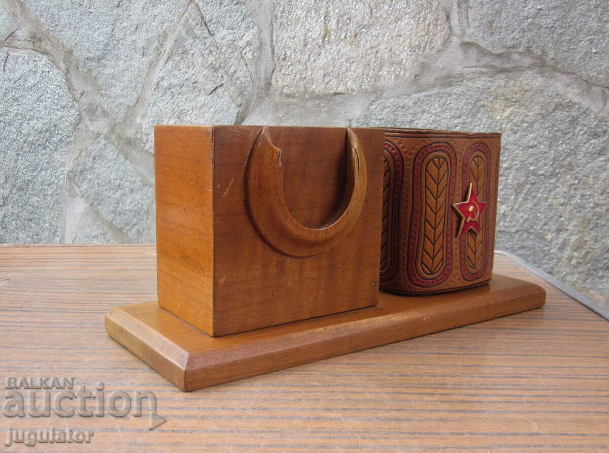 Veche suport rusesc USSR pentru creioane și stilouri cu preț € 20.00 | 39.12 BGN