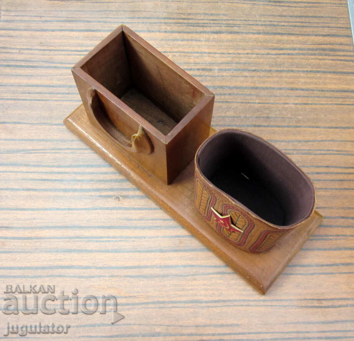 Παράδοση παλιά ρωσική βάση για μολύβια και στυλό Παράδοση παλιά ρωσική βάση για μολύβια και στυλό