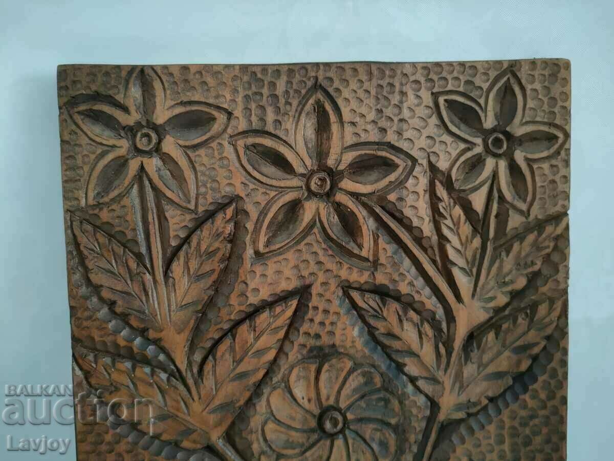 Delivery of Wood carving flowers still life Delivery of Wood carving flowers still life