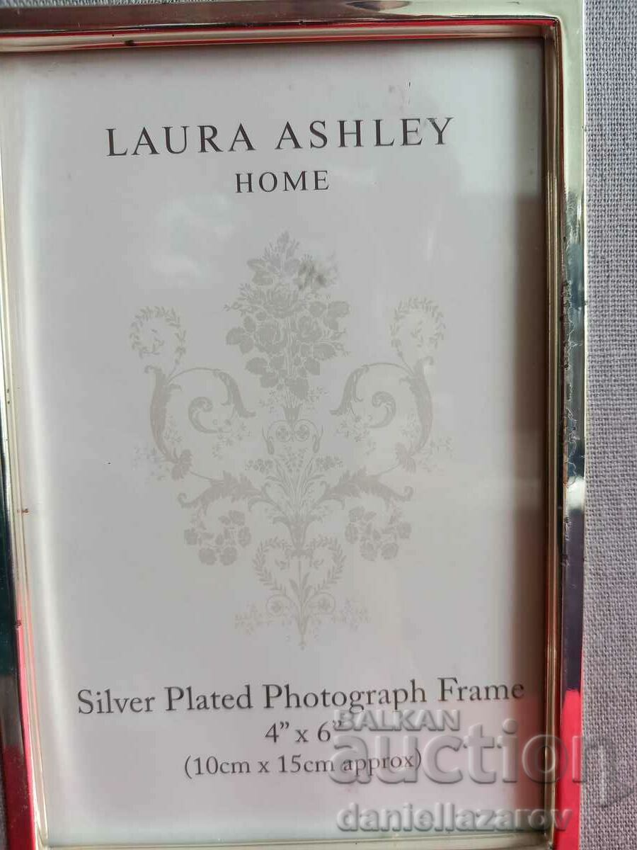 LAURA ASHLEY Designer SILVER SILVER Photo Frame with price 38.00 BGN | € 19.43 LAURA ASHLEY Designer SILVER SILVER Photo Frame with price 38.00 BGN | € 19.43