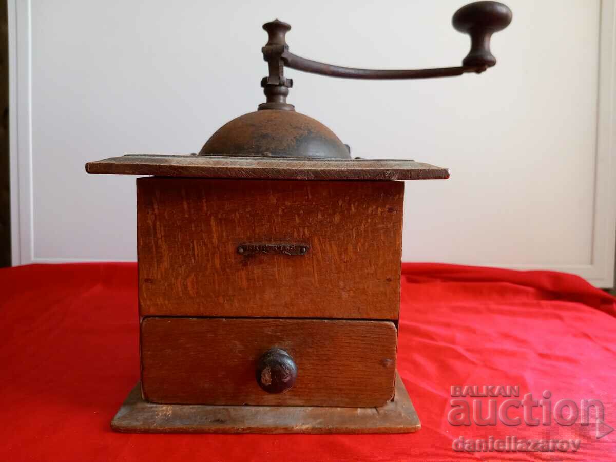 Moara mare frantuzeasca veche din secolul al XIX-lea, rasnita de cafea cu preț 75.00 BGN | € 38.35 Moara mare frantuzeasca veche din secolul al XIX-lea, rasnita de cafea cu preț 75.00 BGN | € 38.35