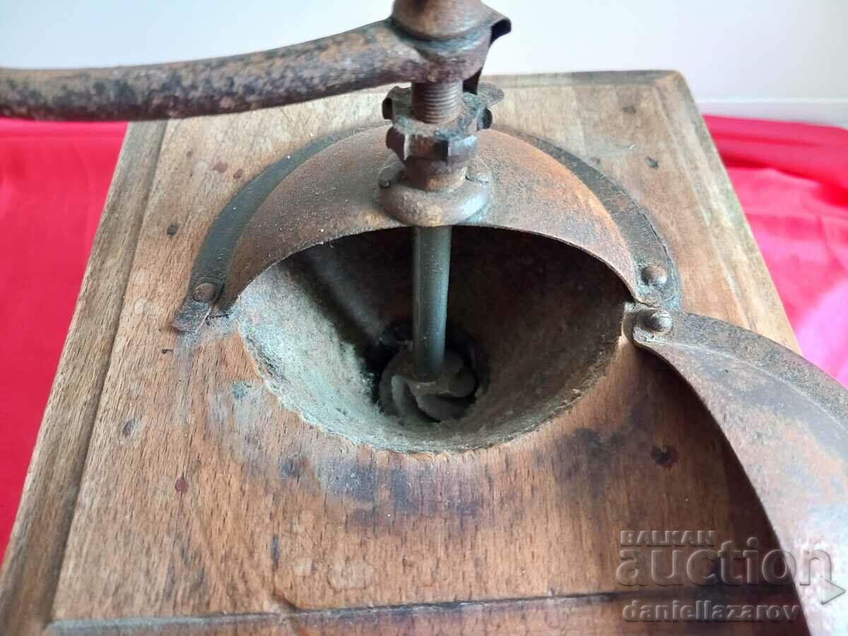 Moara mare frantuzeasca veche din secolul al XIX-lea, rasnita de cafea - 5 Moara mare frantuzeasca veche din secolul al XIX-lea, rasnita de cafea - 5