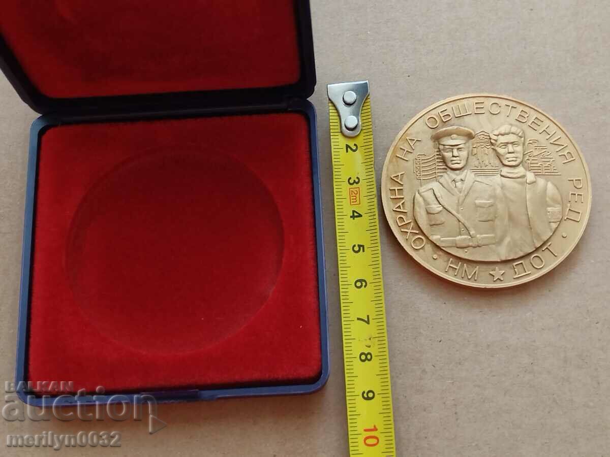 Livrarea Insigna de onoare cu premiu cu placă Livrarea Insigna de onoare cu premiu cu placă