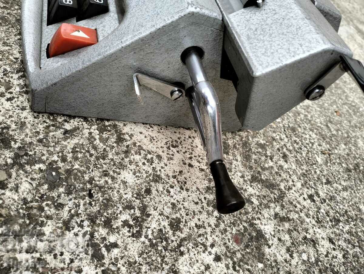 Calculator vechi cu preț € 35.78 | 69.98 BGN Calculator vechi cu preț € 35.78 | 69.98 BGN