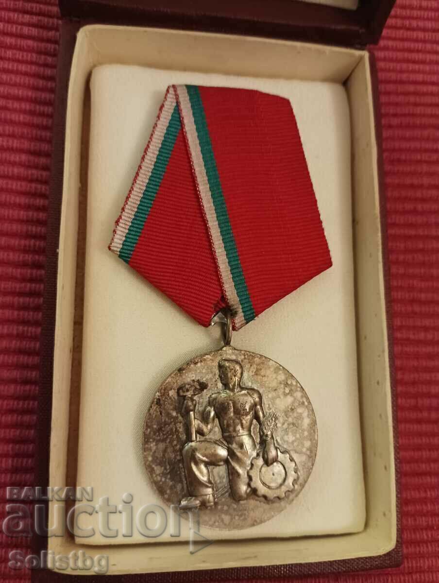 Auction National Order of Labour, silver 2nd degree 1950. Auction National Order of Labour, silver 2nd degree 1950.