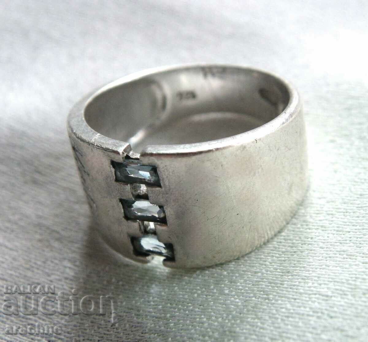 Inel de argint de designer francez Claude Montana cu preț € 102.00 | 199.49 BGN Inel de argint de designer francez Claude Montana cu preț € 102.00 | 199.49 BGN