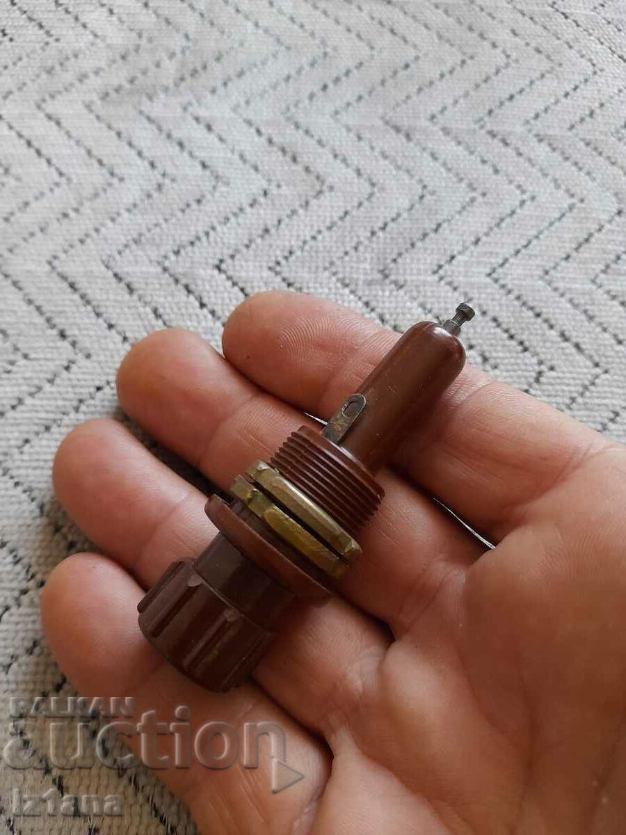 Стар гнездо за предпазител с цена 6.00 лв. | € 3.07