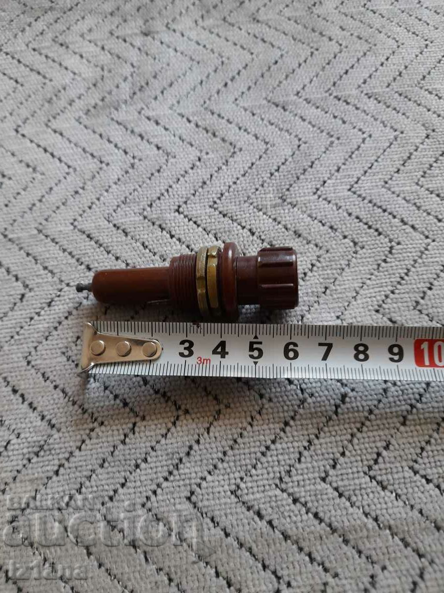 Аукцион Стар гнездо за предпазител