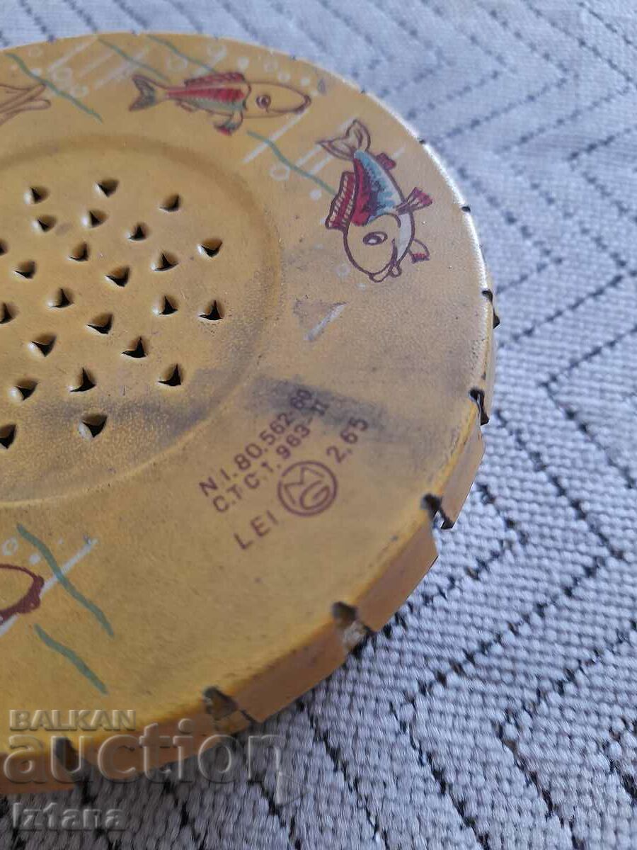 Auction Old fishing bait box Auction Old fishing bait box