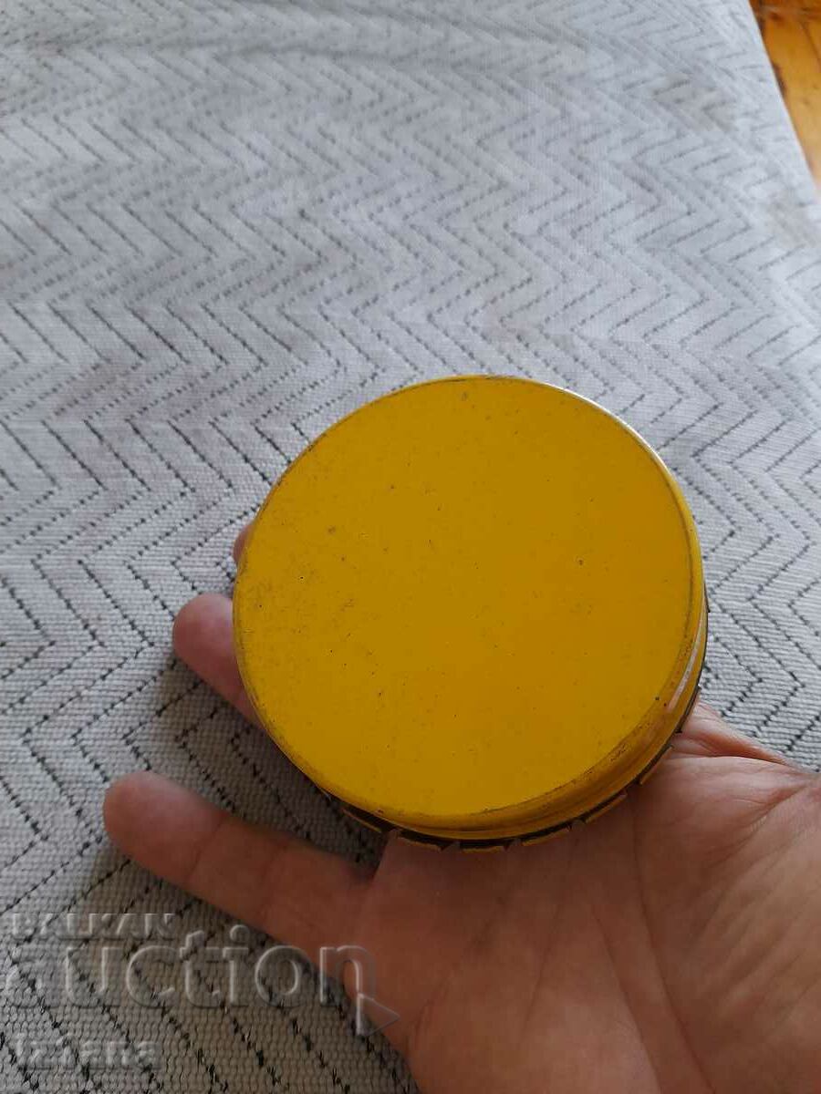 Delivery of Old fishing bait box Delivery of Old fishing bait box