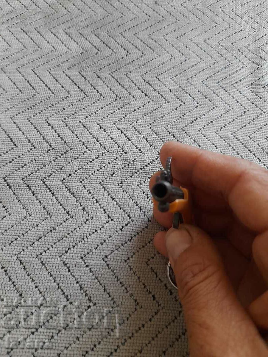 Auction Old key chain Pistol Auction Old key chain Pistol