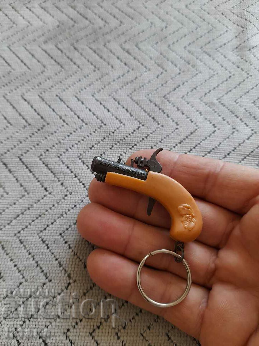 Delivery of Old key chain Pistol Delivery of Old key chain Pistol