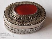 Snuff box, silver, carnelian.