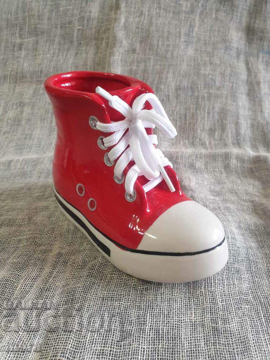 Πορσελάνινη μολυβοθήκη - sneaker με τιμή 30.00 BGN | € 15.34