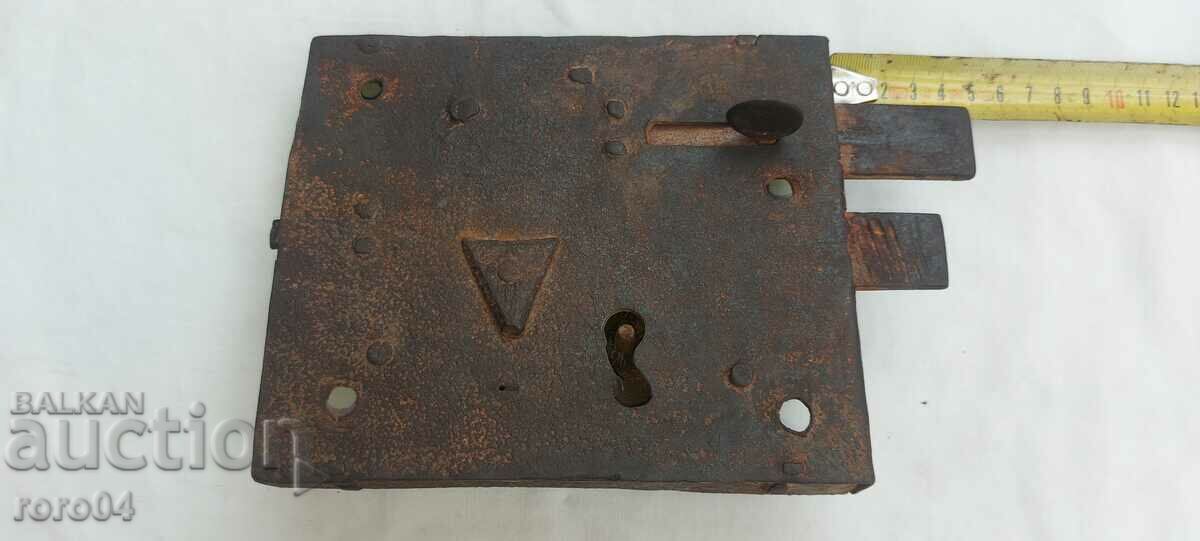 ΚΛΕΙΔΑΡΙΑ - ΣΦΥΡΗΤΟ - 200 ΕΤΩΝ με τιμή 175.50 BGN | € 89.73 ΚΛΕΙΔΑΡΙΑ - ΣΦΥΡΗΤΟ - 200 ΕΤΩΝ με τιμή 175.50 BGN | € 89.73